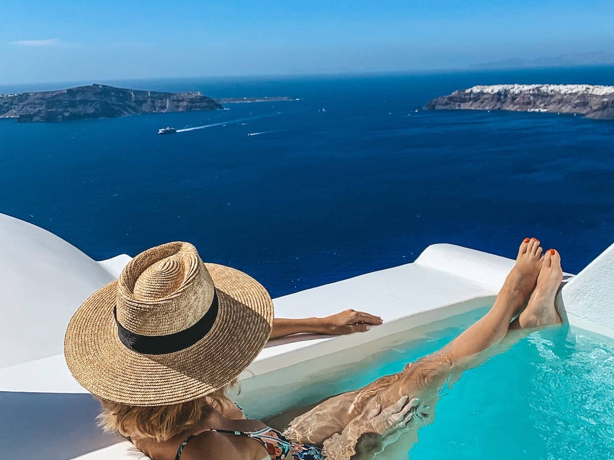 15-Stunning-Hotels-in-Santorini-with-Private-Pools.jpg